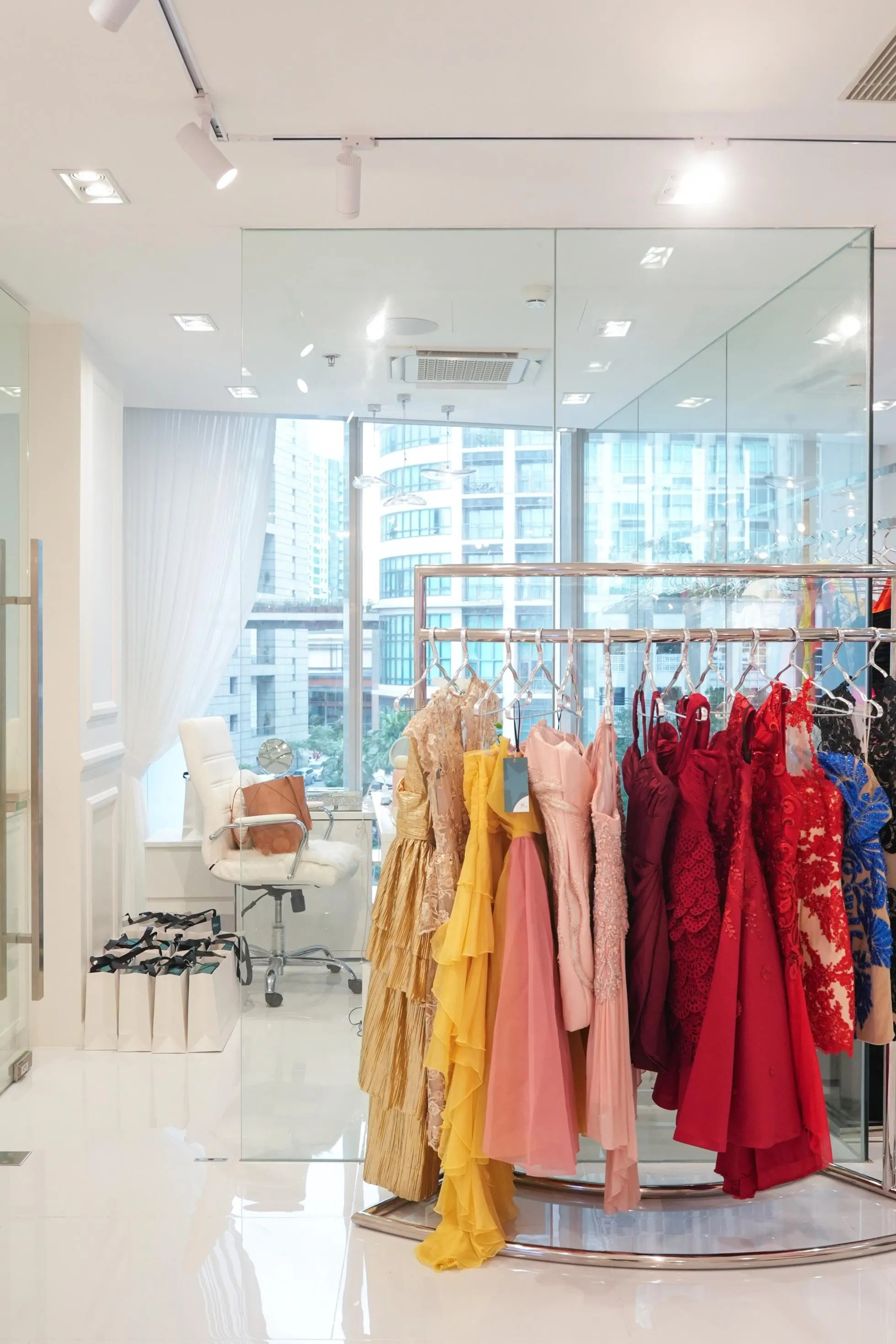 How Closet Management and Clothing Rental Services Are Revolutionizing the Industry in 2025