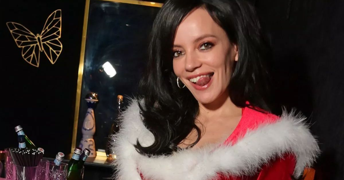 Lily Allen’s ‘Sexy Santa’ Look Is A Strategic Masterclass