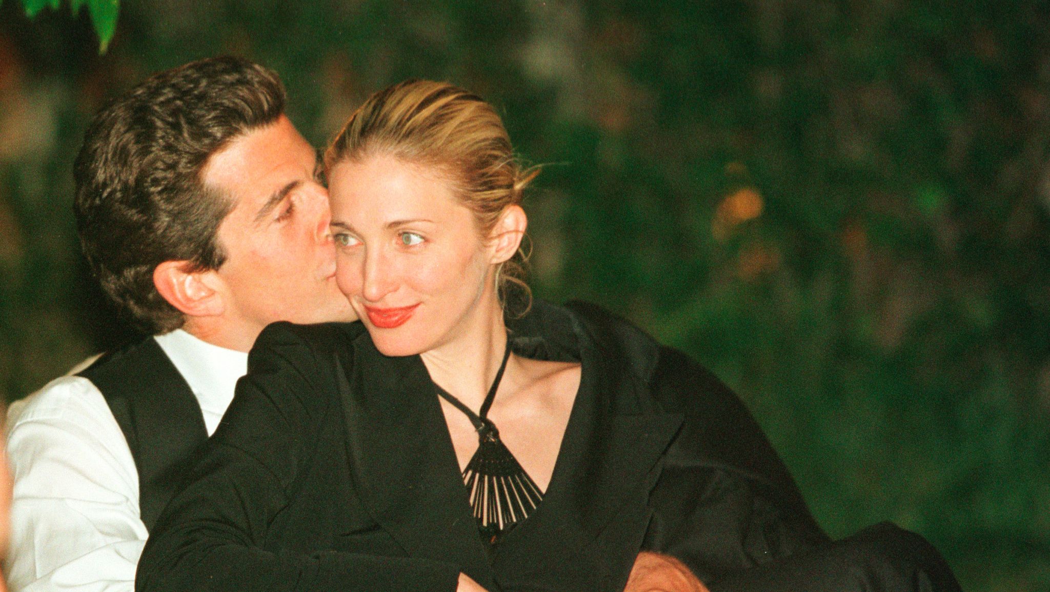 Carolyn Bessette-Kennedy: The Enduring Fashion Muse Inspiring Modern Style