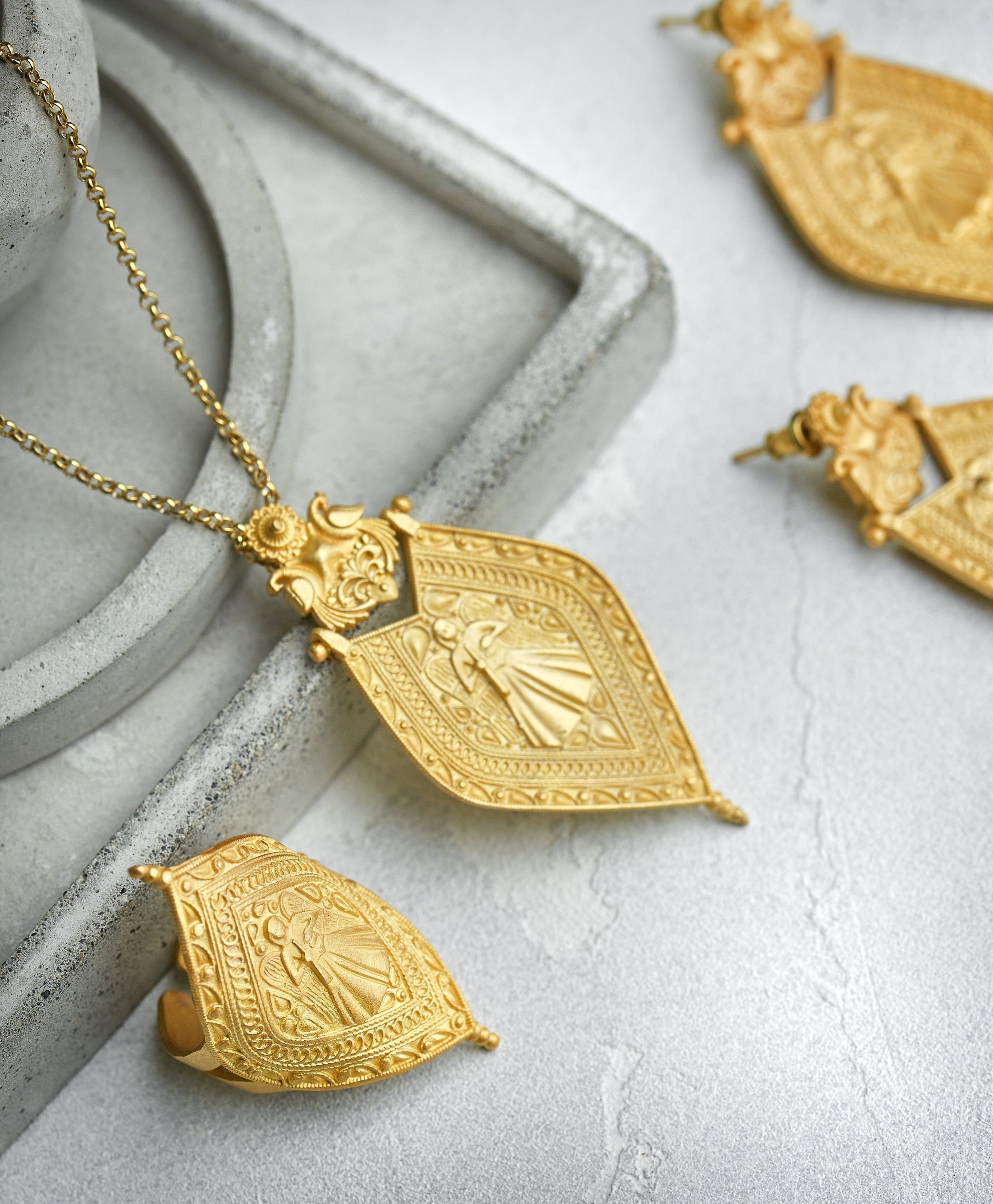 St. Ghazanchetsots Necklace