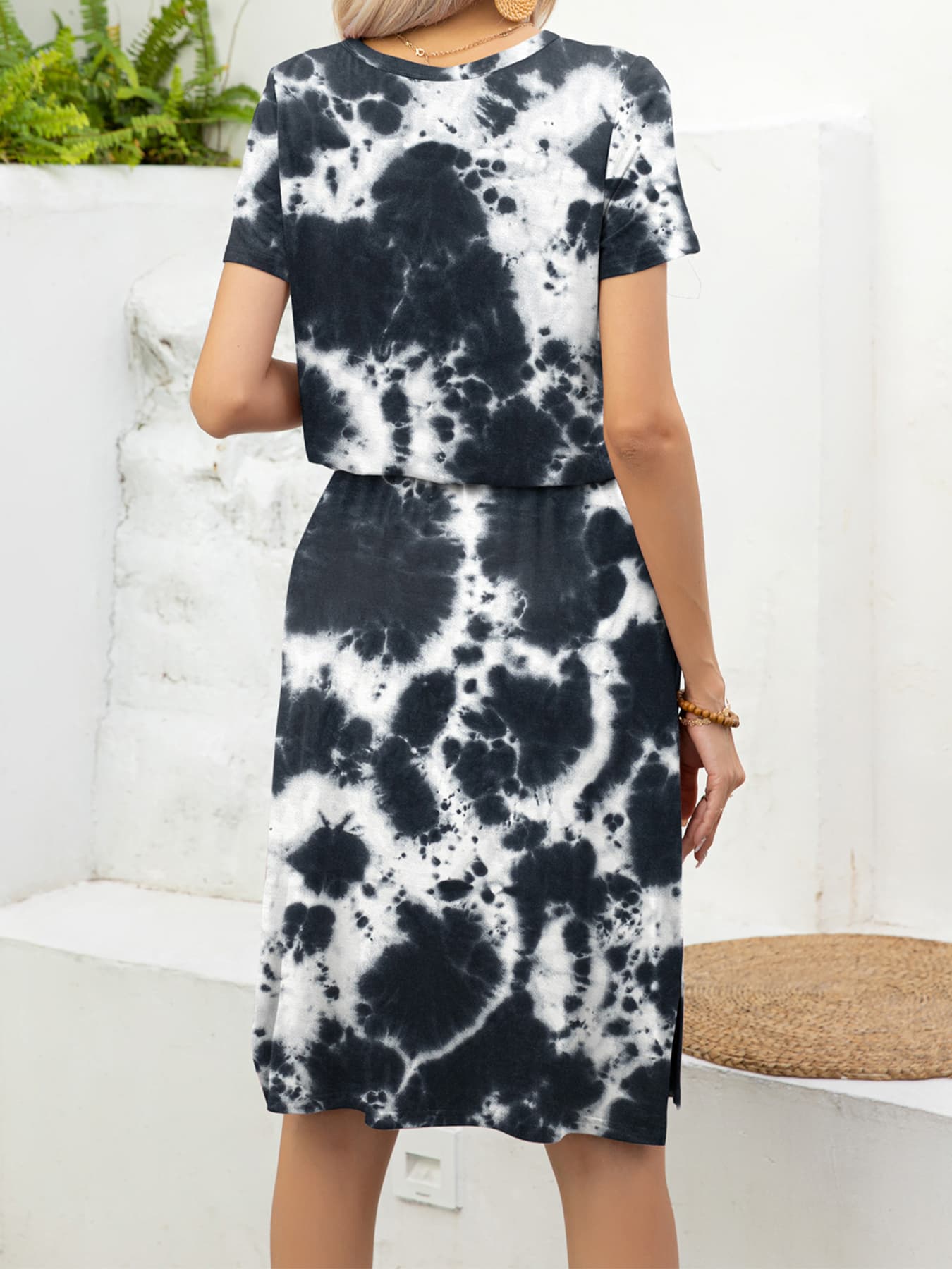 Buy Round Neck Short Sleeve Slit Dress with Pockets by Putica