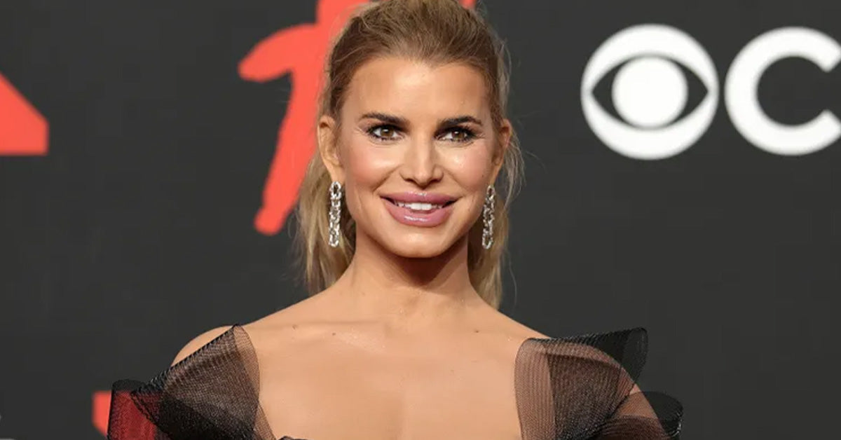 Jessica Simpson’s Beaded Gown Is a Billion-Dollar Signal