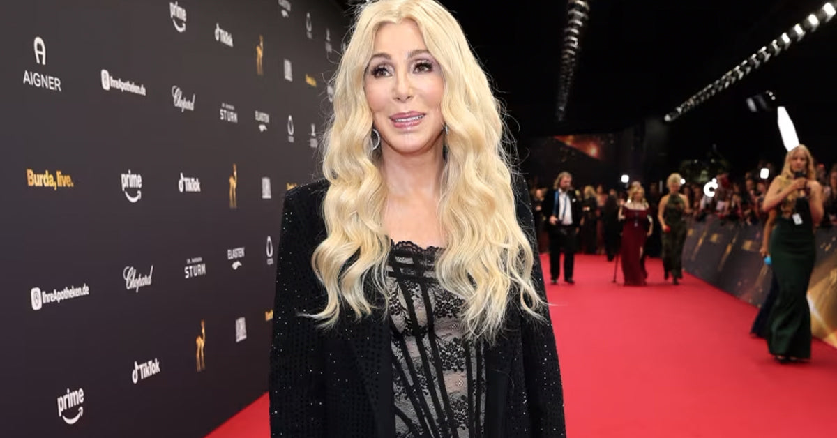 SNL Taps Cher & Grande for Epic Holiday Show