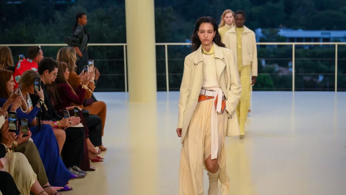 Hermes Staged a Spectacle. 