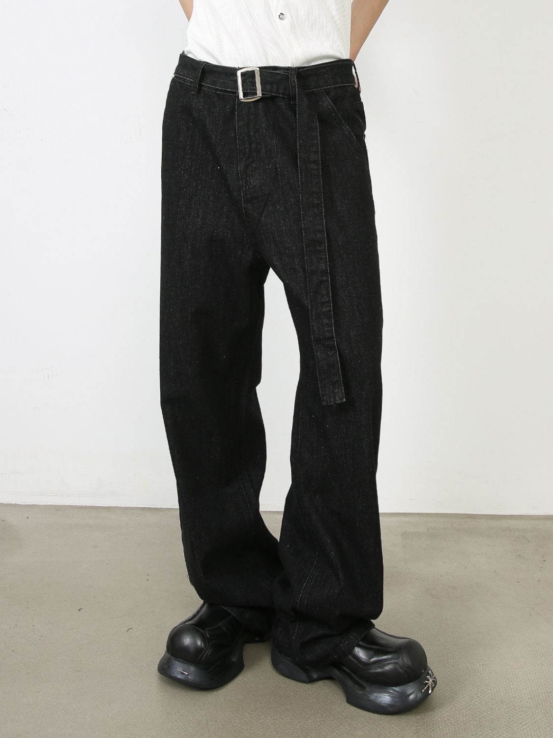 Buy Men's Loose Fit Jeans with Pockets by Faz