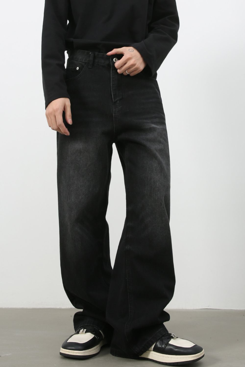 Buy Men's Mid Rise Wide Leg Jeans by Faz