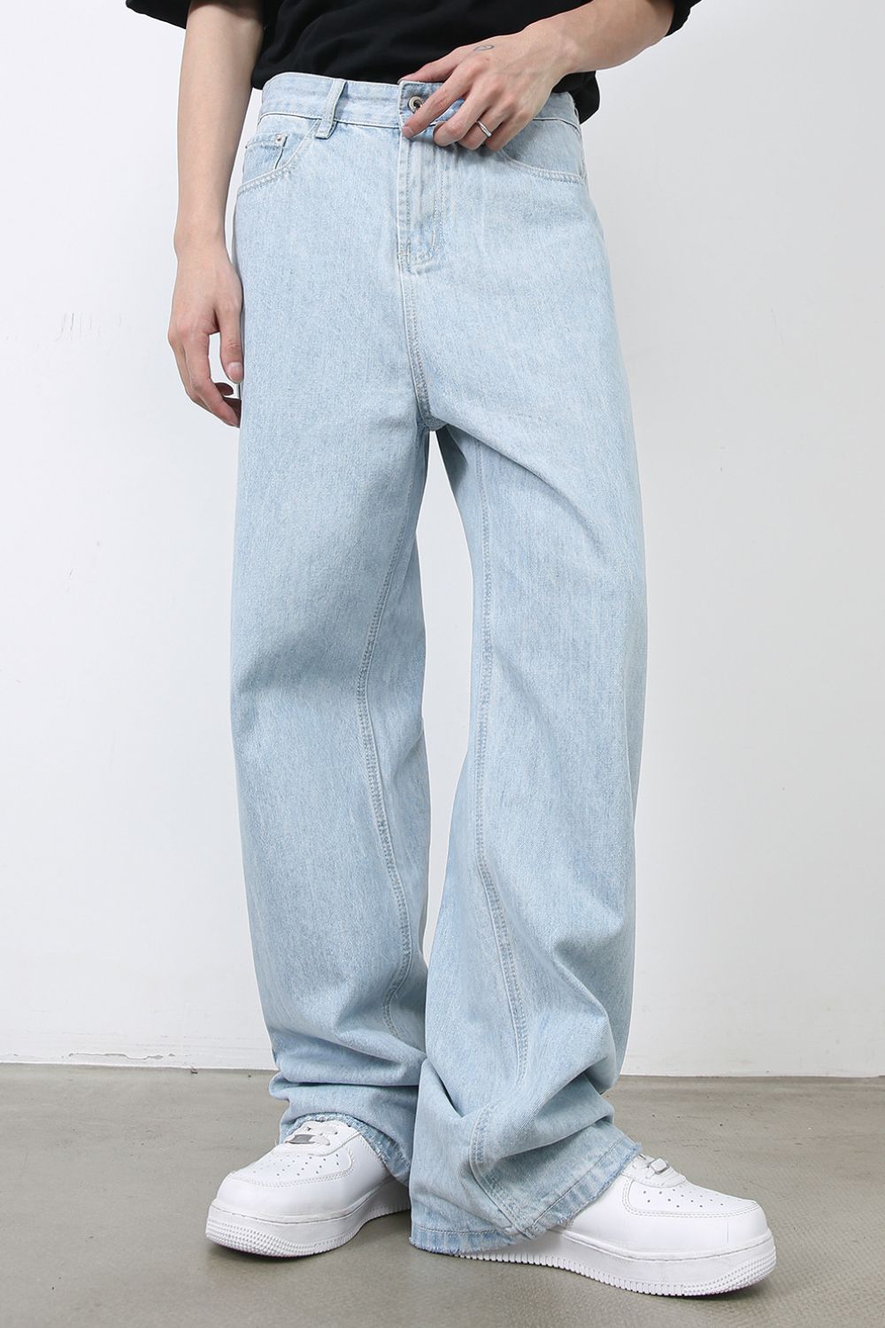 Buy Men's Loose Fit Jeans with Pockets by Faz