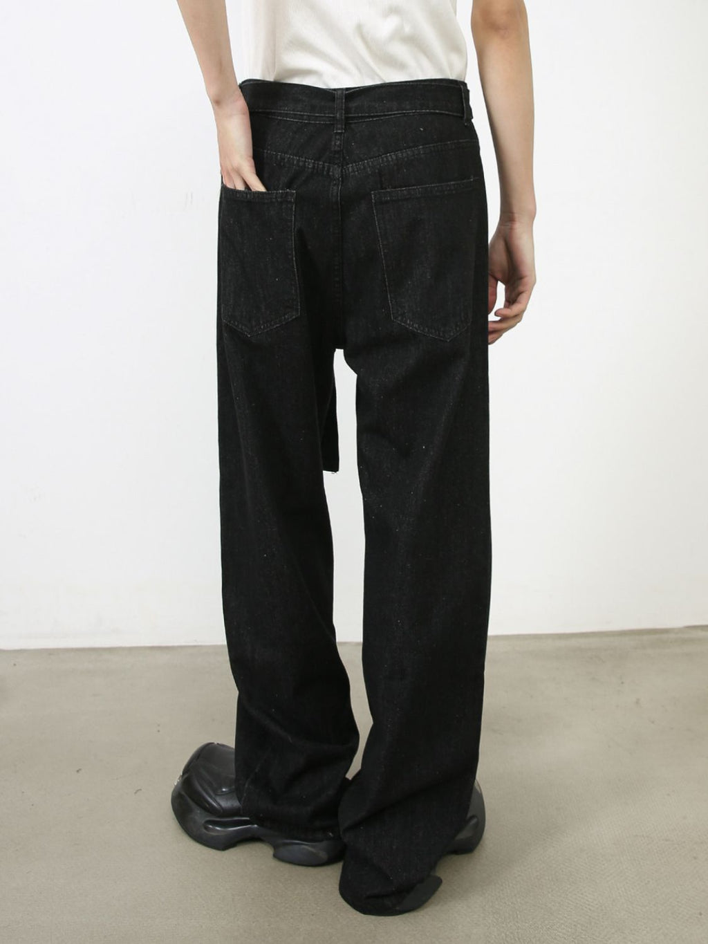 Buy Men's Loose Fit Jeans with Pockets by Faz