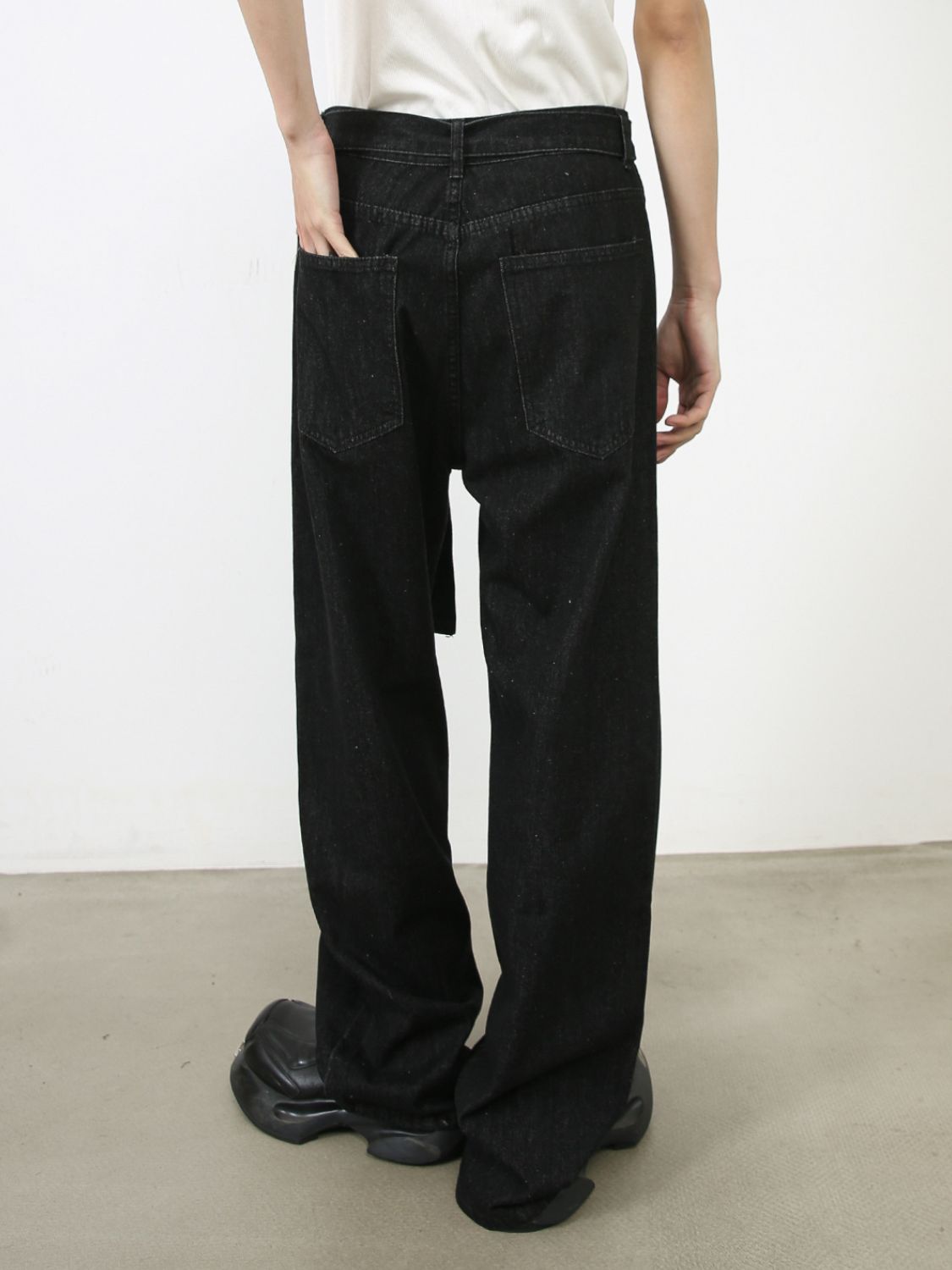 Buy Men's Loose Fit Jeans with Pockets by Faz