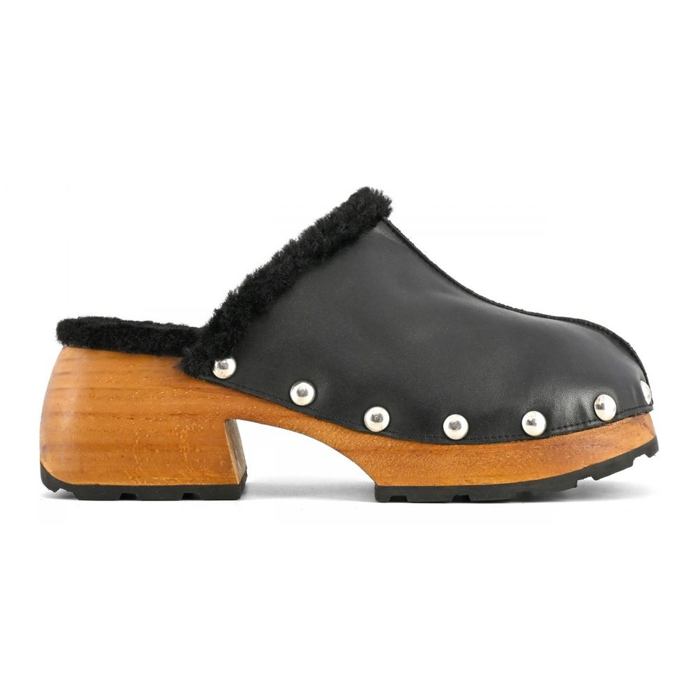 Elegant Black Leather Clogs with Faux Fur Trim