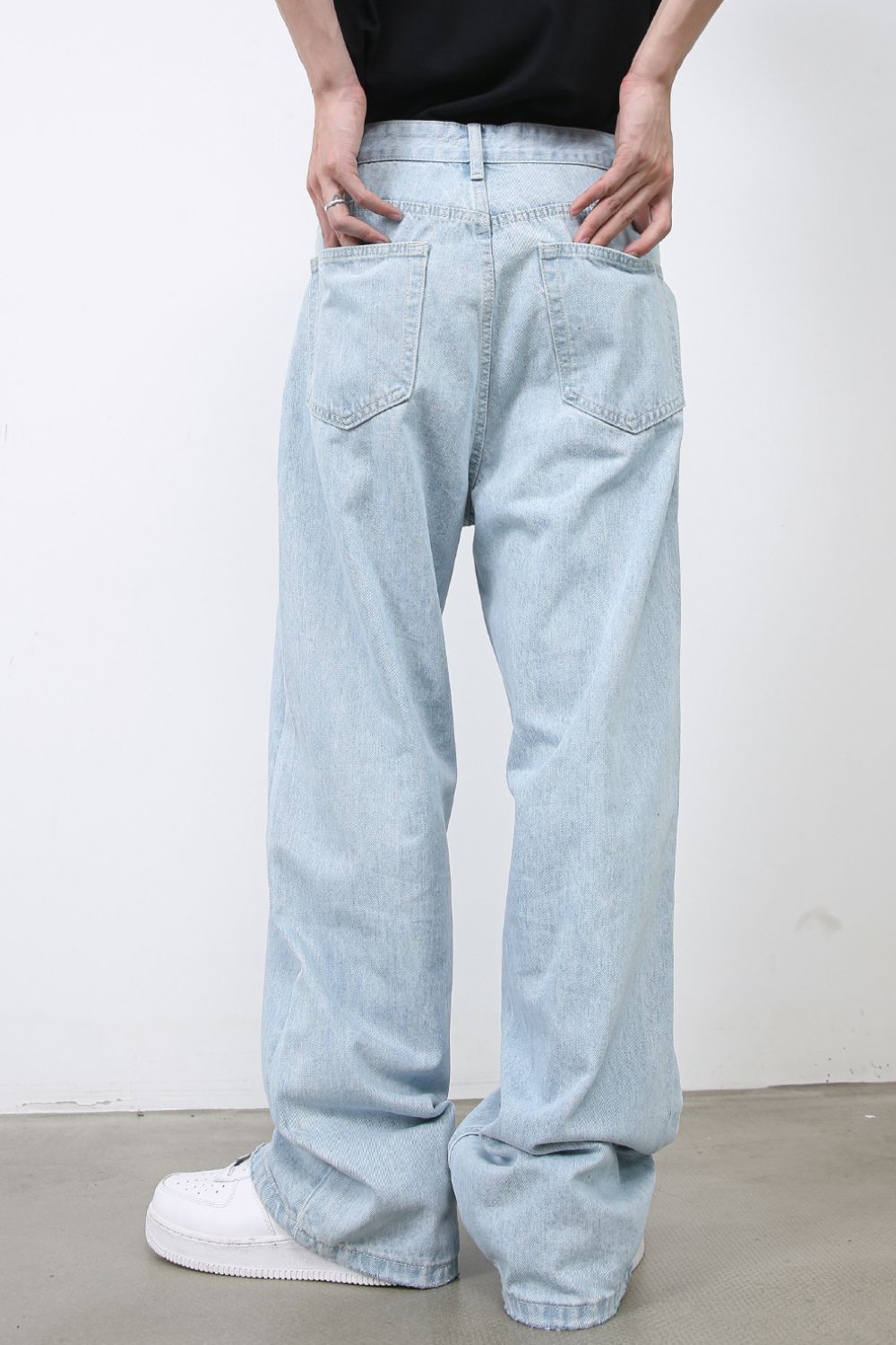 Buy Men's Loose Fit Jeans with Pockets by Faz