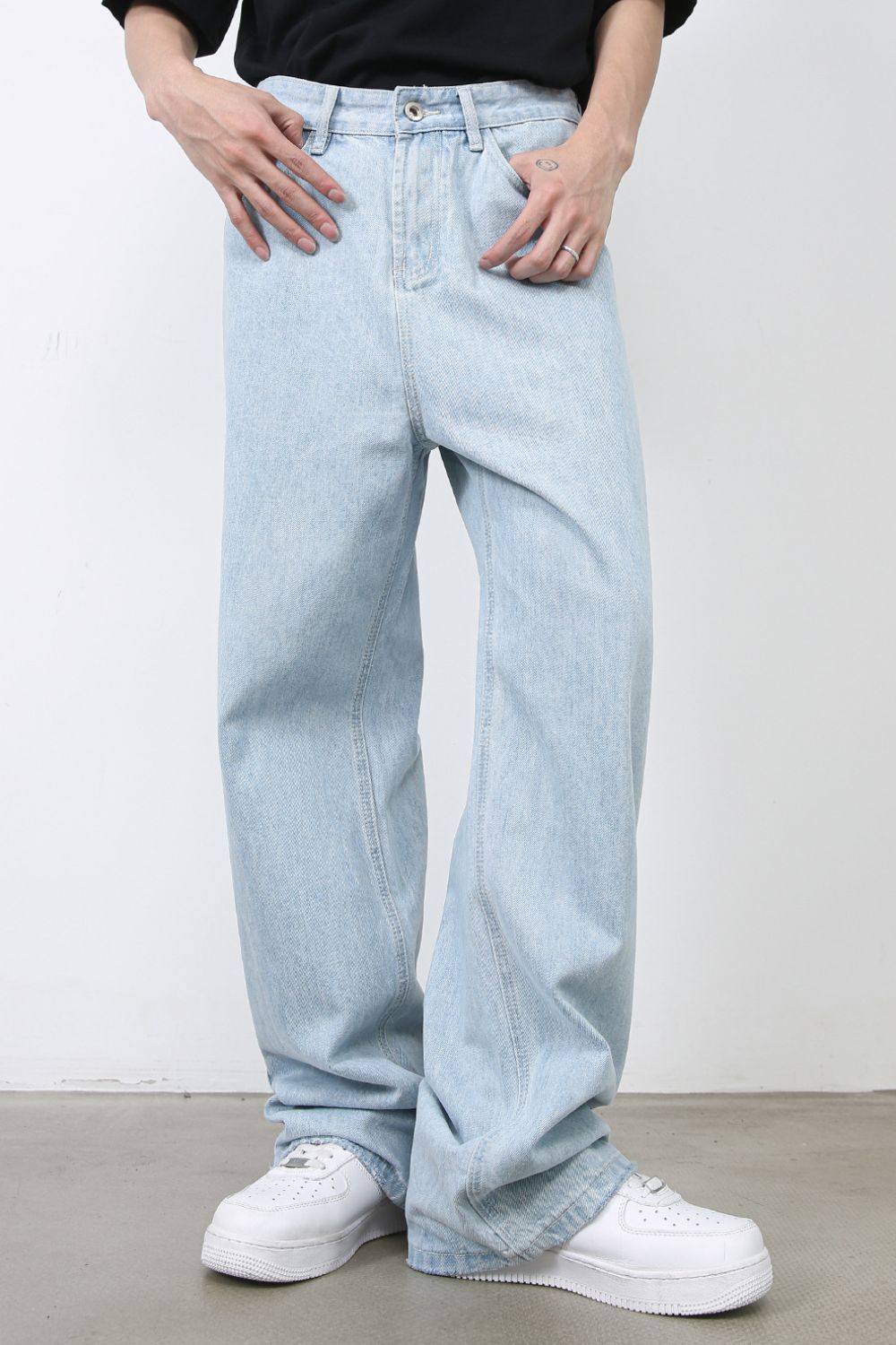 Buy Men's Loose Fit Jeans with Pockets by Faz