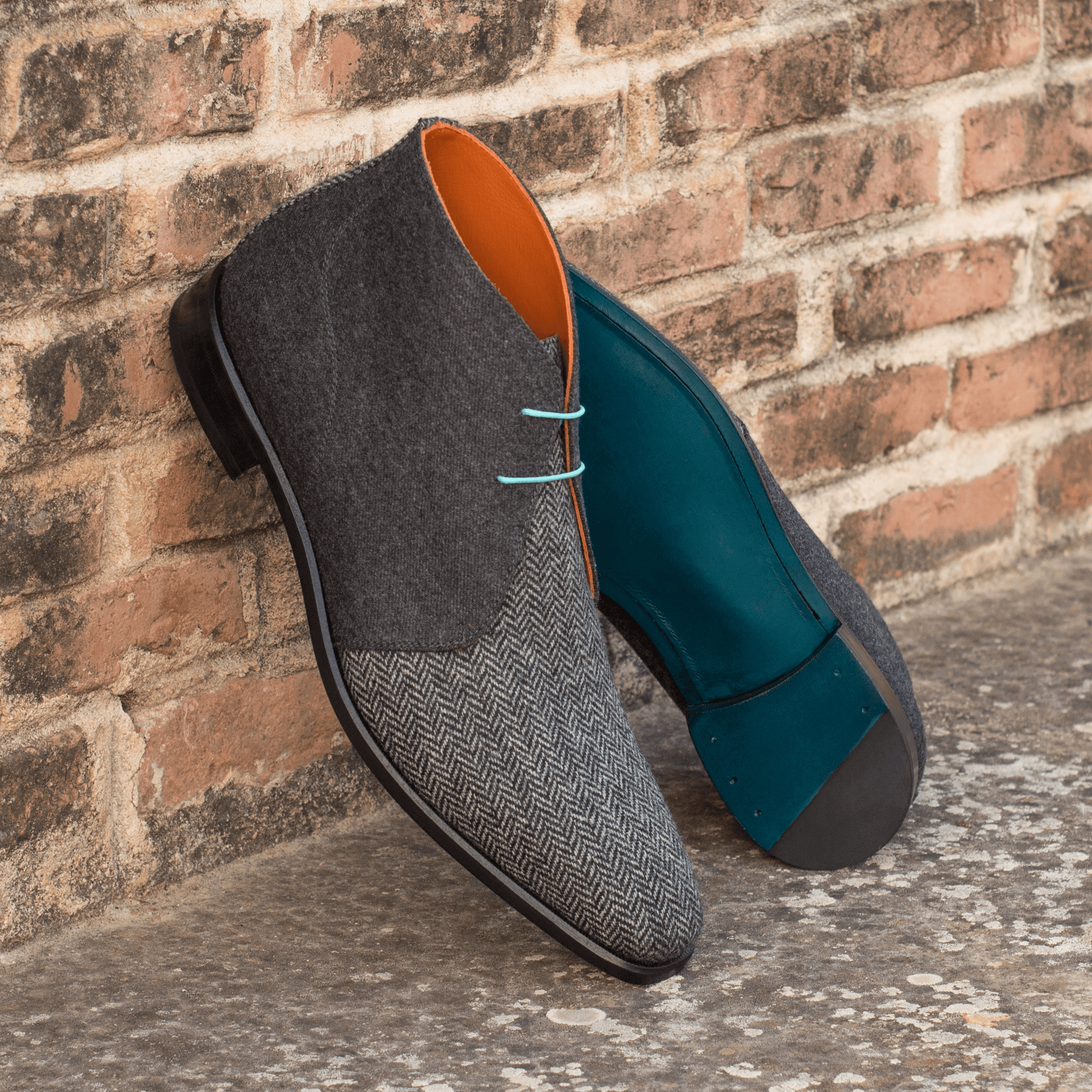 Buy Anthelym Chukka boots by Que Shebley