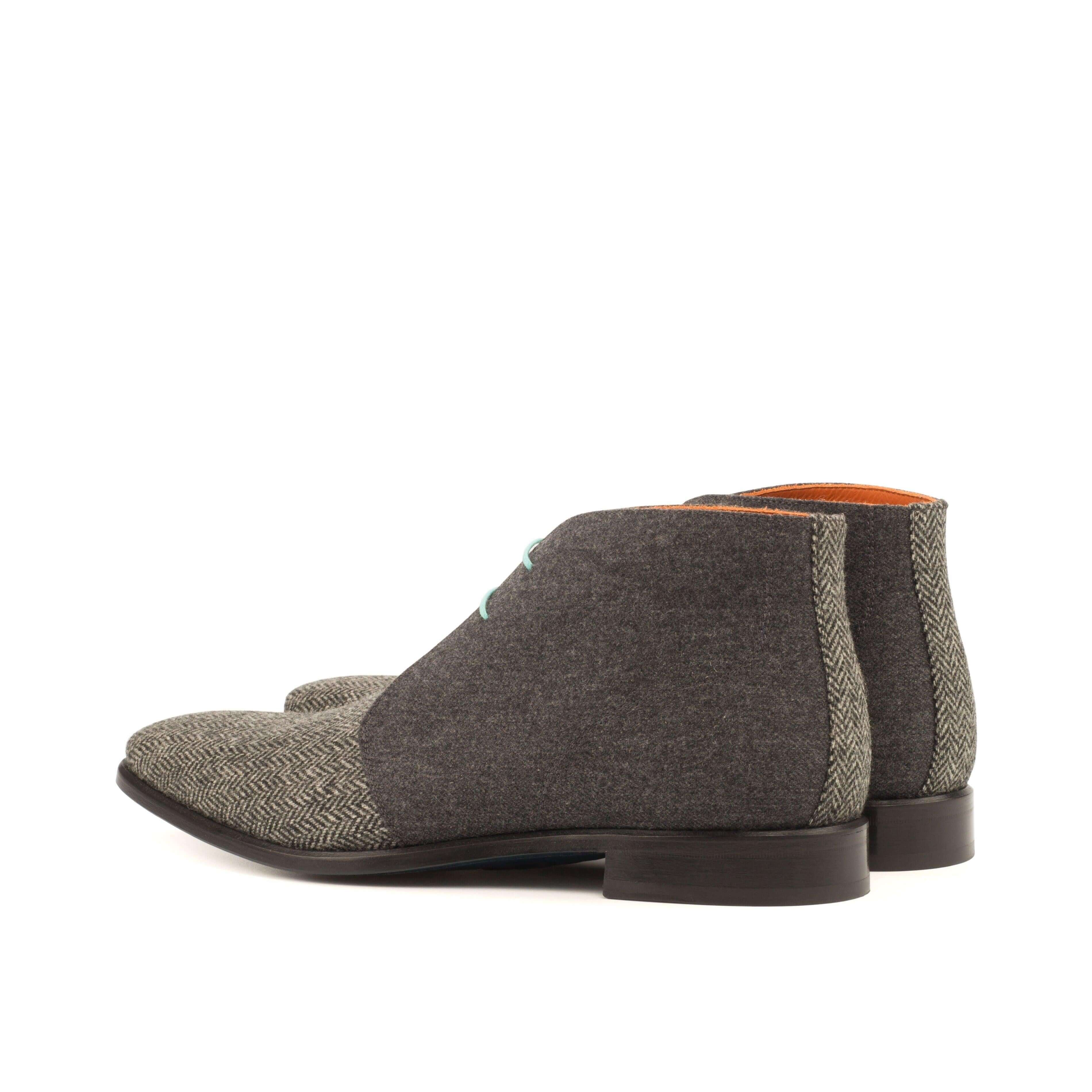Buy Anthelym Chukka boots by Que Shebley