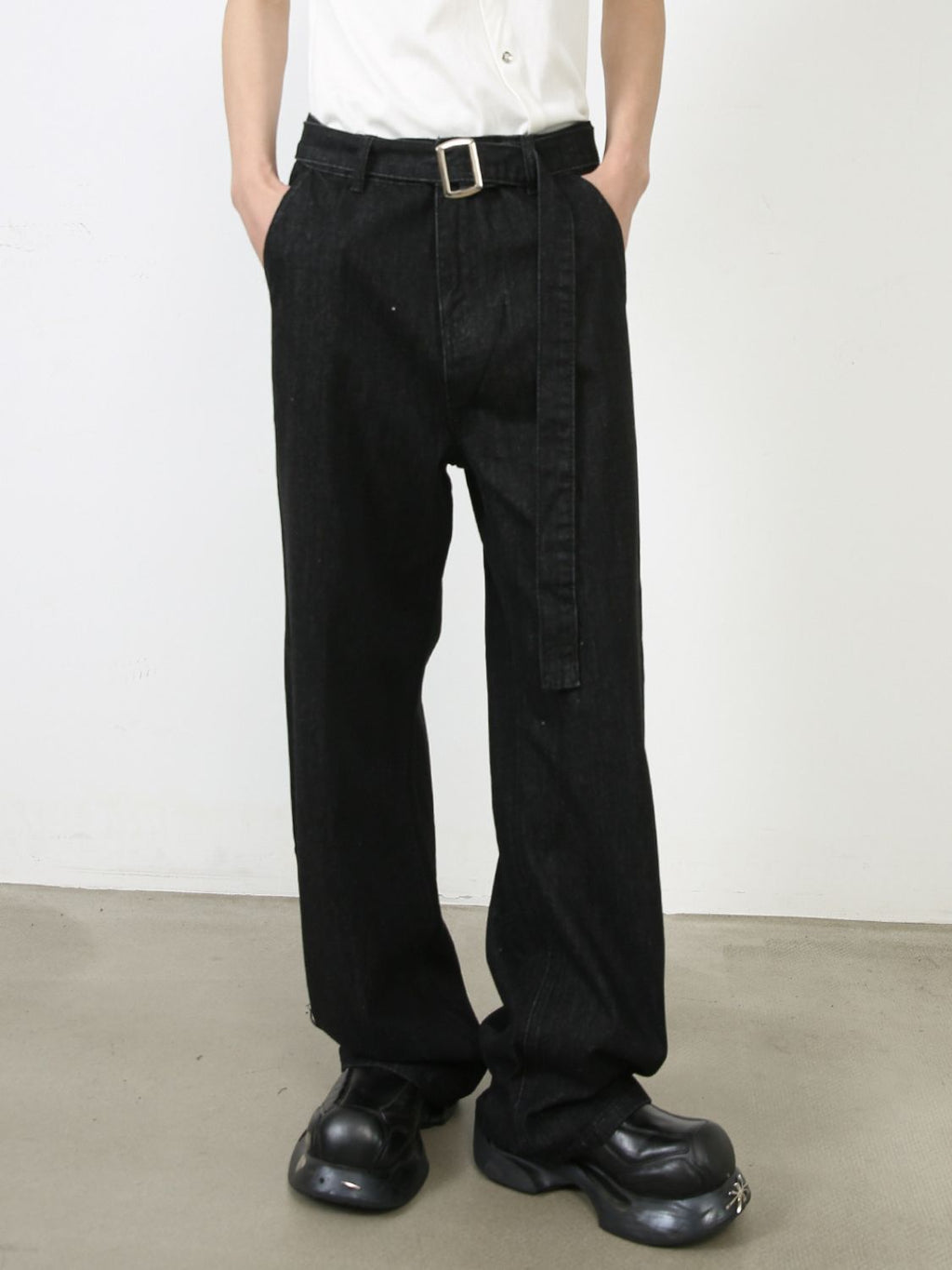 Buy Men's Loose Fit Jeans with Pockets by Faz