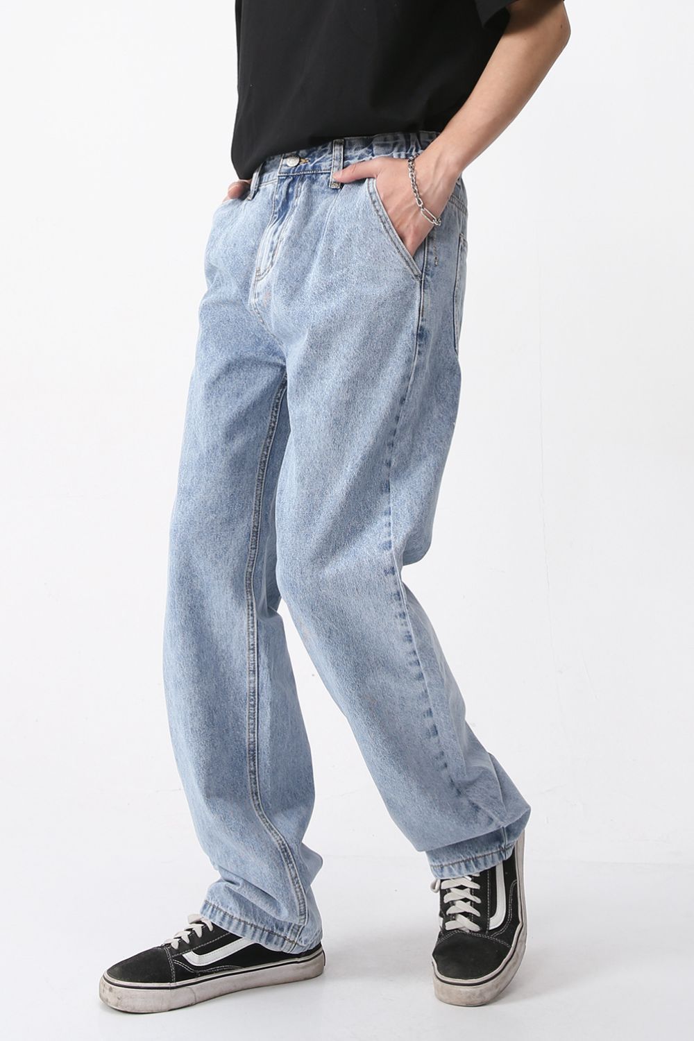 Mid Rise Baggy Jeans with Pockets