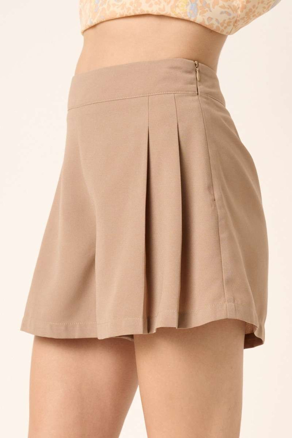 Side Invisible Zipper Pleated Shorts