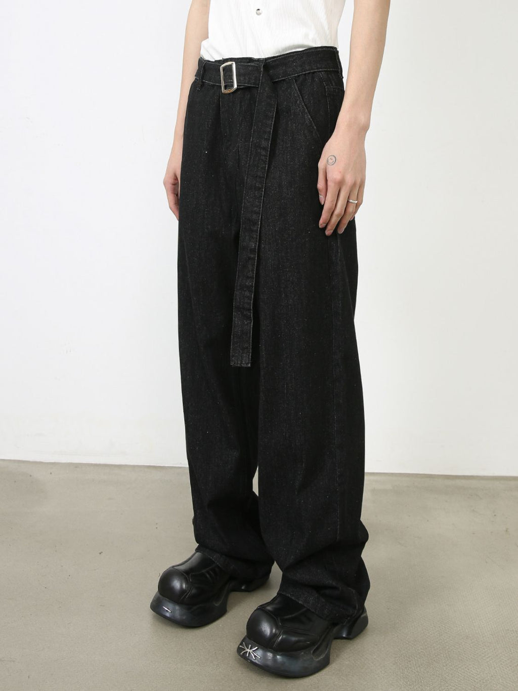 Buy Men's Loose Fit Jeans with Pockets by Faz