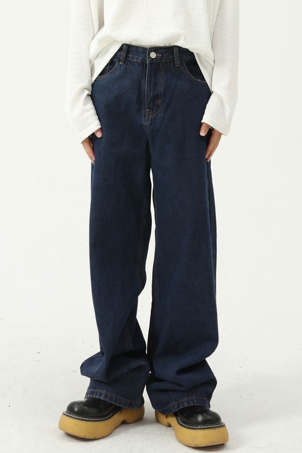 Mid Rise Jeans with Pockets