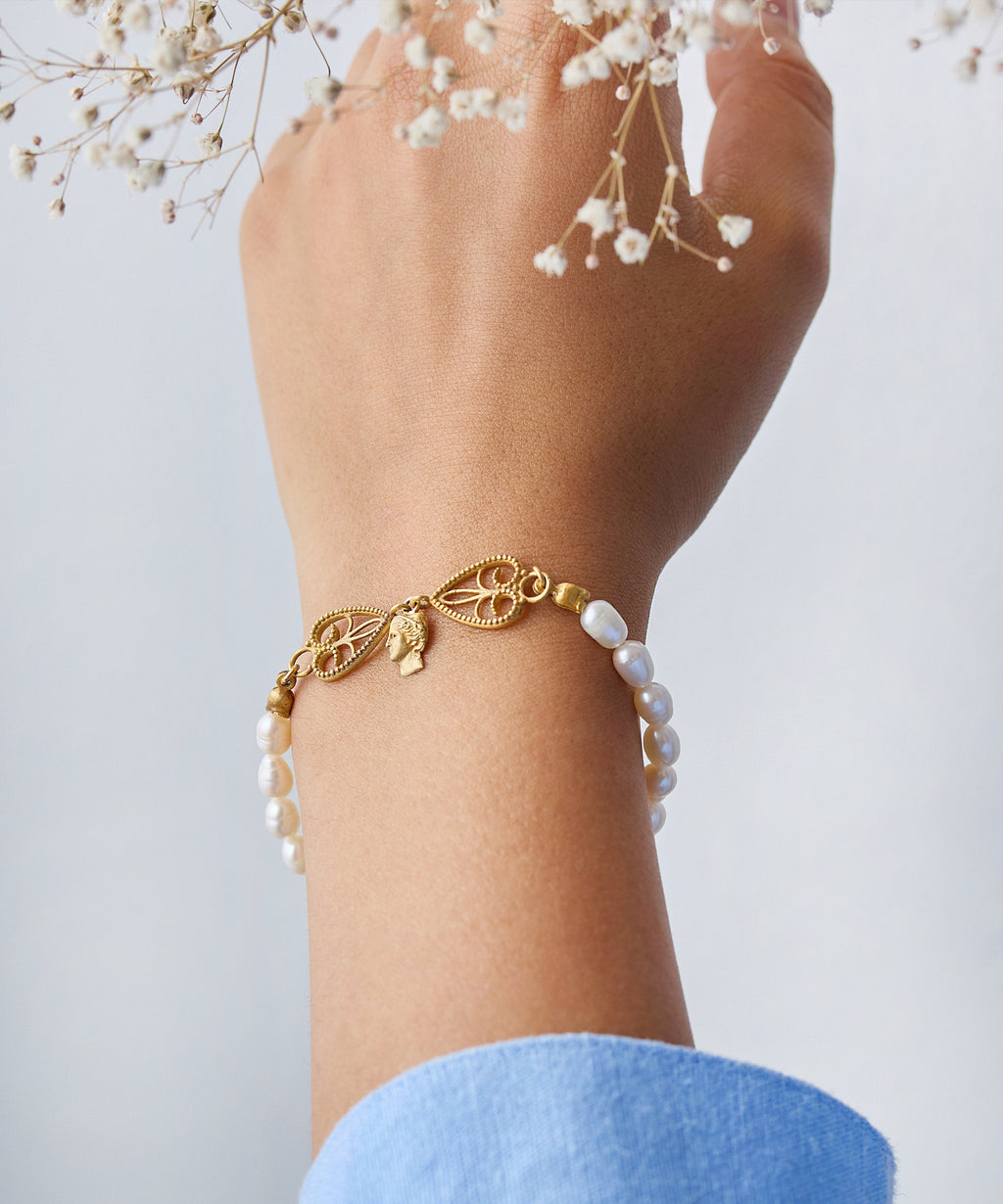 Buy Goddess Anahit Bracelet by Arubani