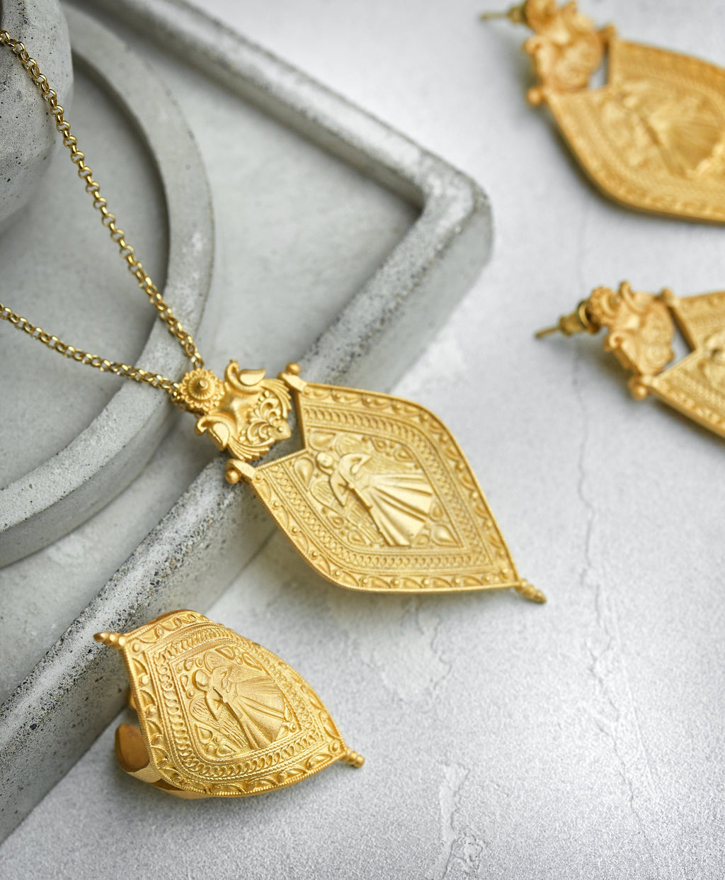 Buy St. Ghazanchetsots Necklace by Arubani