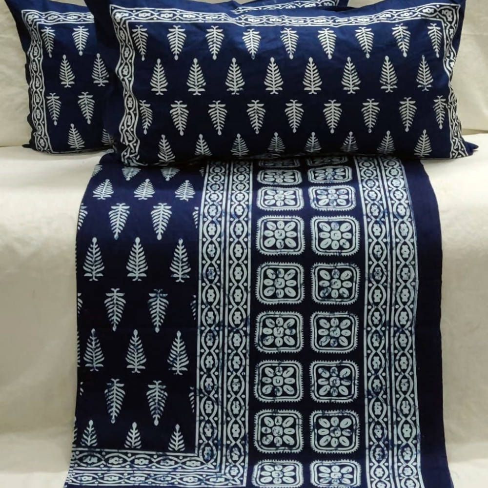 Buy The Decor Nook White Leaf Pattern Indigo Blue Bedsheet With Two Pillow Covers by Distacart by Distacart